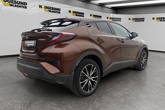 Toyota C-HR 3 of 18