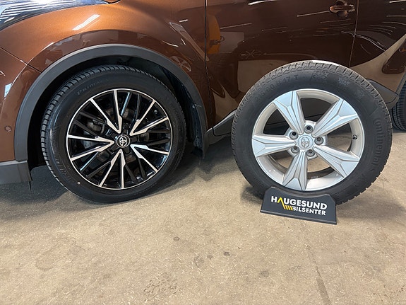 Toyota C-HR 10 of 18