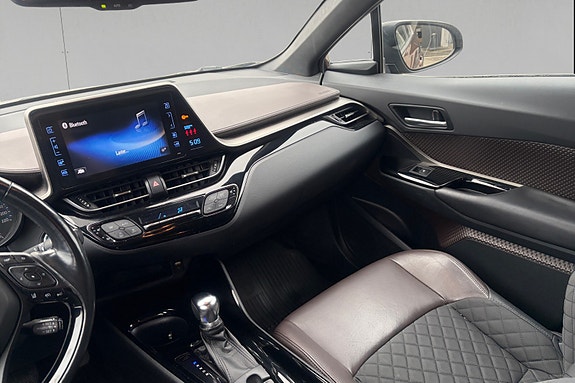 Toyota C-HR 14 of 18