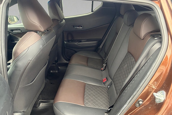 Toyota C-HR 15 of 18