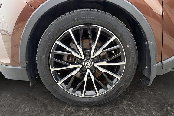 Toyota C-HR 9 of 18