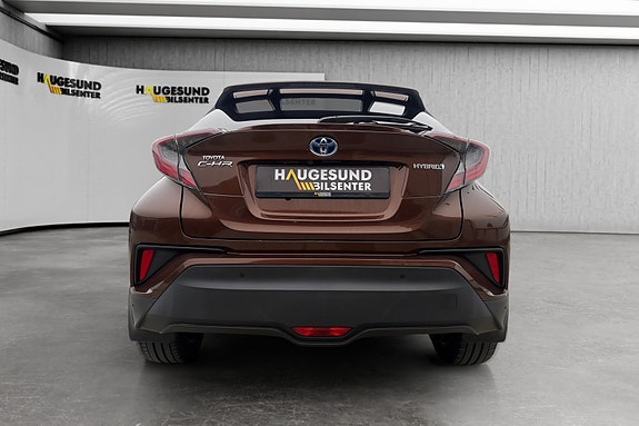 Toyota C-HR 8 of 18