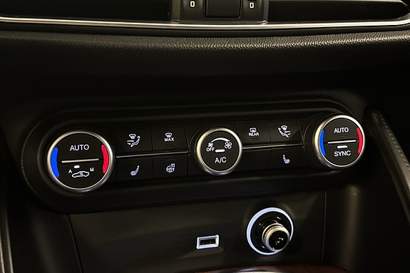 Alfa Romeo Stelvio 26 of 30