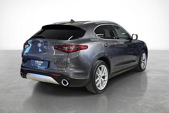 Alfa Romeo Stelvio 5 of 30