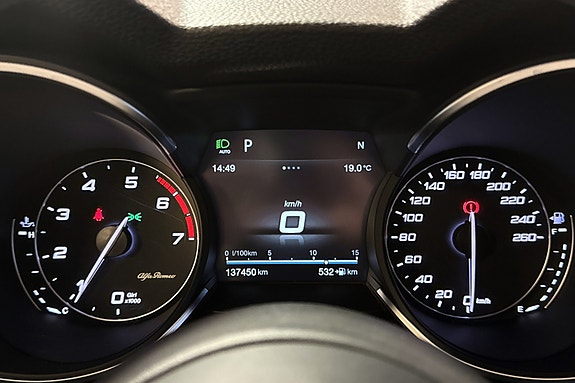 Alfa Romeo Stelvio 21 of 30