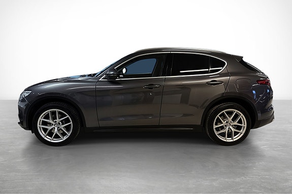 Alfa Romeo Stelvio 8 of 30