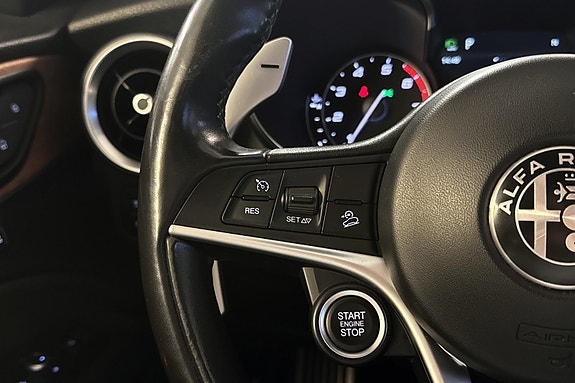 Alfa Romeo Stelvio 17 of 30