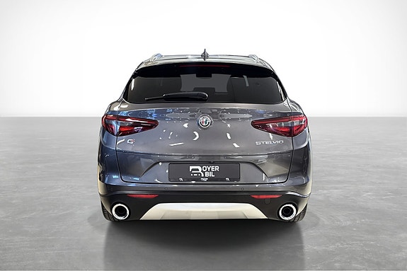 Alfa Romeo Stelvio 6 of 30