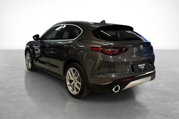 Alfa Romeo Stelvio 7 of 30