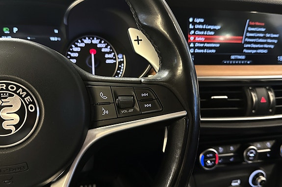Alfa Romeo Stelvio 18 of 30