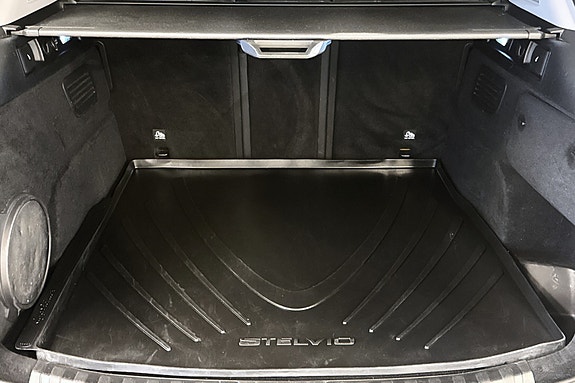 Alfa Romeo Stelvio 29 of 30
