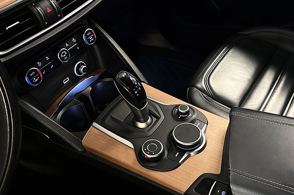 Alfa Romeo Stelvio 24 of 30