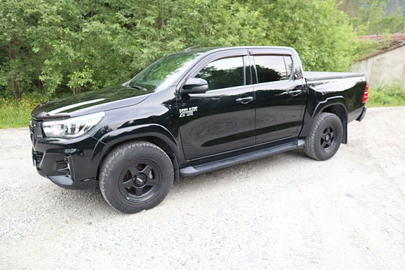 Toyota HiLux 2 of 20