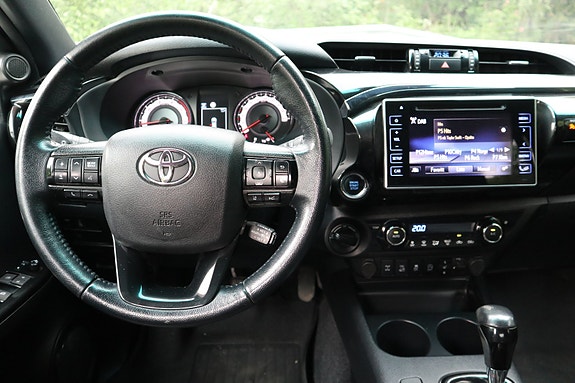 Toyota HiLux 12 of 20
