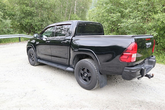 Toyota HiLux 10 of 20