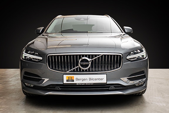 Volvo V90 2 of 24