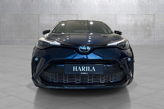 Toyota C-HR 2 of 17