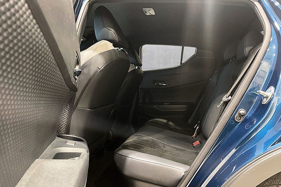 Toyota C-HR 14 of 17