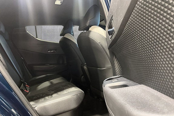Toyota C-HR 15 of 17
