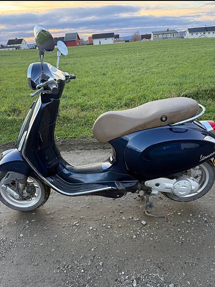 Vespa Primavera 50 2 of 10