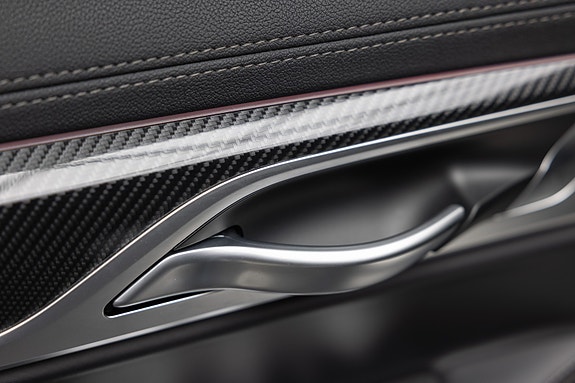BMW 750i 15 of 30