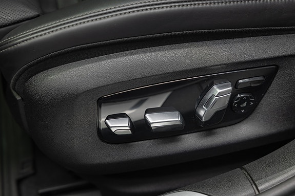 BMW 750i 16 of 30