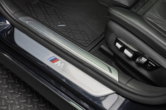 BMW 750i 12 of 30