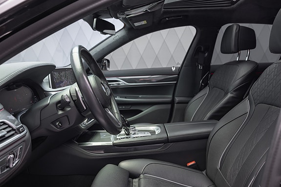 BMW 750i 21 of 30