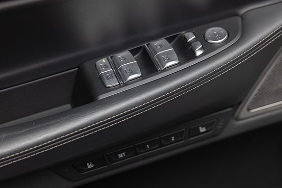 BMW 750i 14 of 30