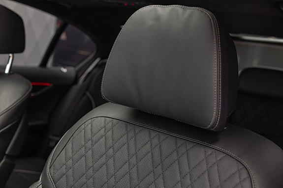 BMW 750i 18 of 30