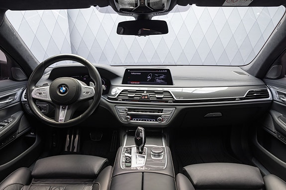 BMW 750i 13 of 30