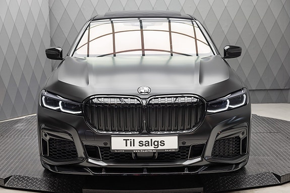 BMW 750i 3 of 30