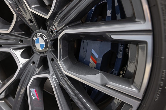 BMW 750i 10 of 30