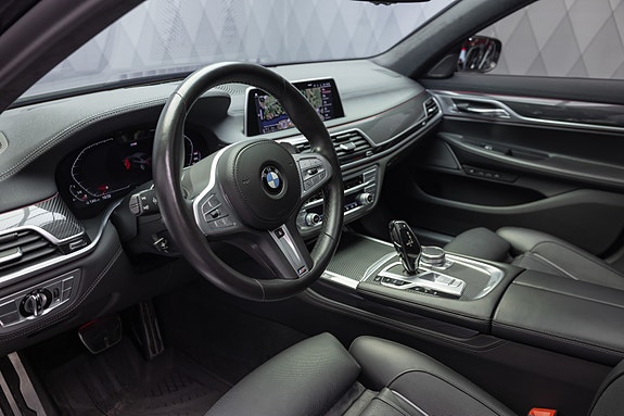 BMW 750i 19 of 30
