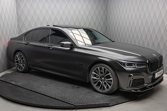 BMW 750i 6 of 30