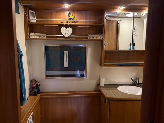 KABE 880 TDL KS Royal Hacienda 9 of 17