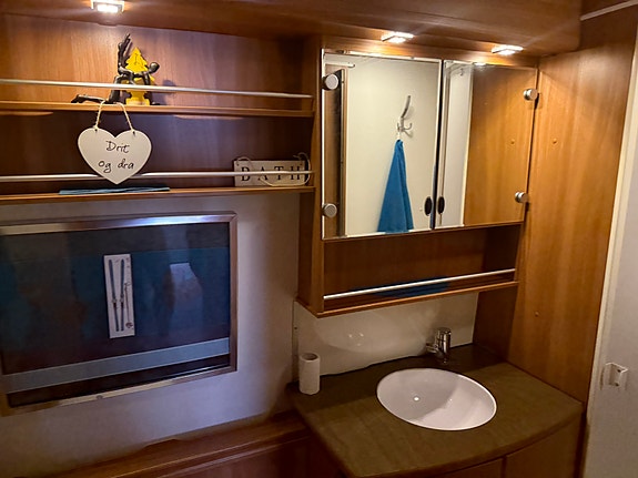KABE 880 TDL KS Royal Hacienda 10 of 17