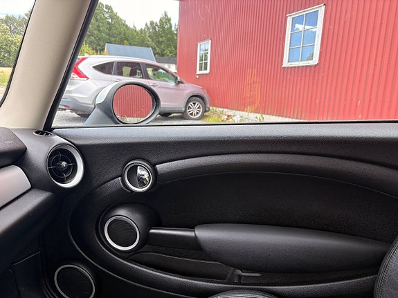 MINI Cooper 6 of 7