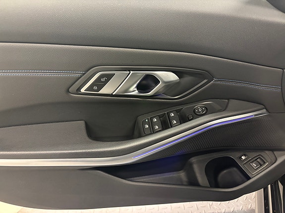 BMW 330e 10 of 26