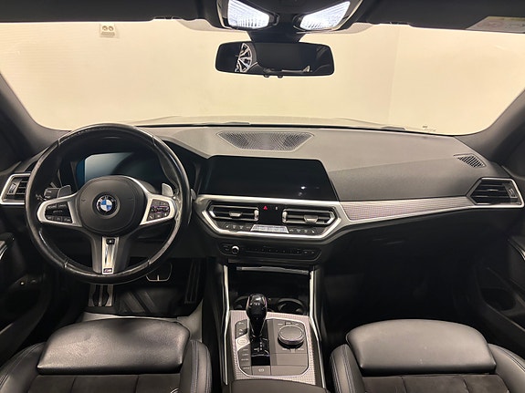 BMW 330e 17 of 26