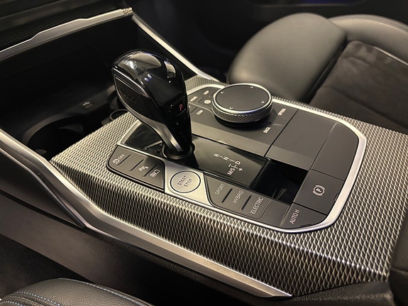 BMW 330e 21 of 26