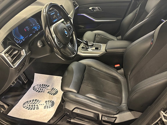 BMW 330e 11 of 26