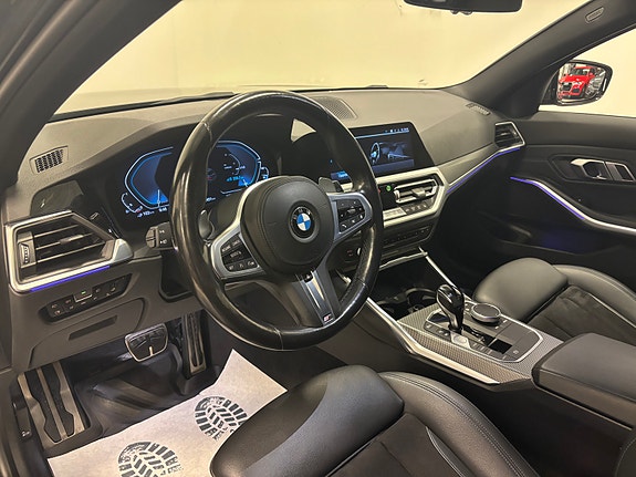 BMW 330e 13 of 26