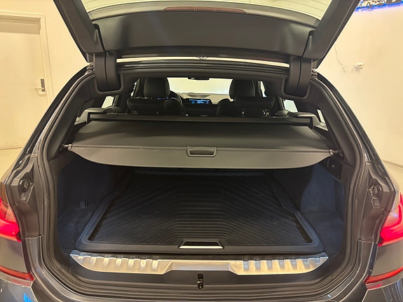 BMW 330e 25 of 26