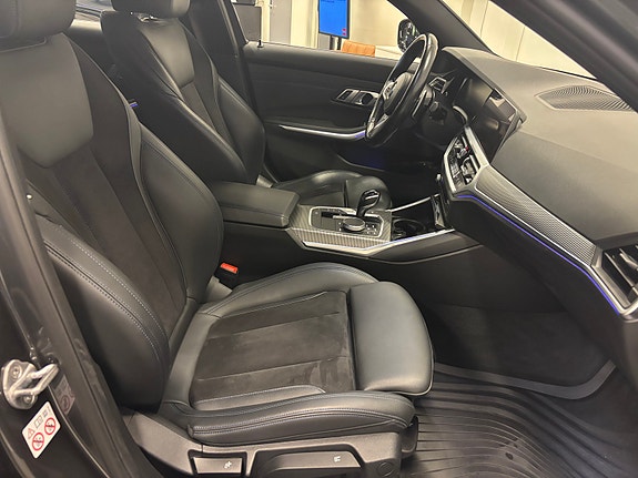 BMW 330e 14 of 26