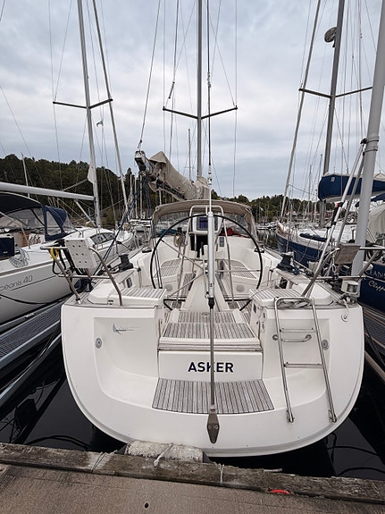 Dufour 44 Performance – høy rigg – dyp blykjøl – 400Ah lithium – gode  seil 11 of 30