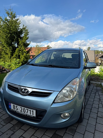 Hyundai i20 2 of 15