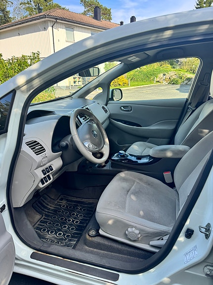 Nissan Leaf 6 of 23