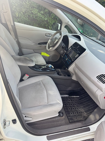 Nissan Leaf 5 of 23