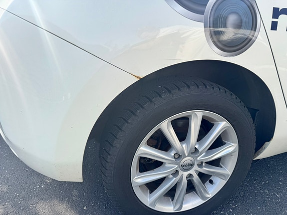 Nissan Leaf 17 of 23